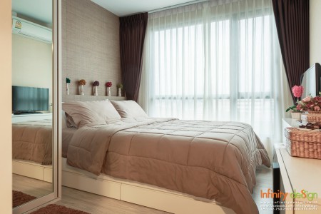 ห้องนอน กับม่านจีบ และวอลเปเปอร์สีน้ำตาล @ G Style Condo รัชดา – ห้วยขวาง 