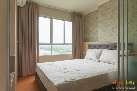 ห้องนอนที่ได้มีการเพิ่มความสวยงามด้วยวอลเปเปอร์และผ้าม่านจีบ @ LPN Park รัตนาธิเบศร์-งามวงศ์วาน