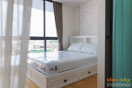 ห้องนอนบรรยากาศสบายๆ กั้นห้องด้วยผ้าโปร่งสีขาว @ Bangkok Feliz สาทร-ตากสิน