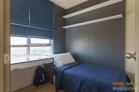 ห้องนอนเล็ก ธีมสีเข้ม ด้วยผ้าม่านสีน้ำเงิน @ The Tempo Grand สาทร-วุฒากาศ