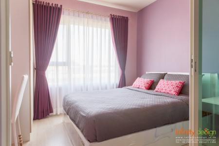 ห้องนอนโทนสีม่วง ทั้งผ้าม่านและวอลเปเปอร์ @ Aspire รัชดา-วงศ์สว่าง