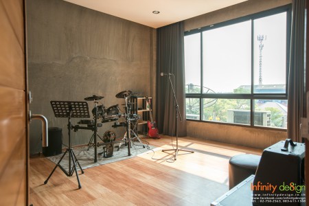 ห้องซ้อมดนตรี ตกแต่งด้วยผ้าม่านจีบสีเทา @ Life Beat Studio