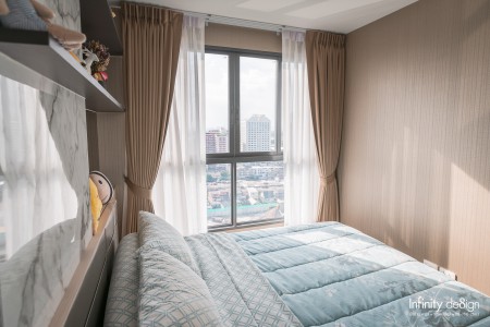 ห้องนอนตกแต่งด้วยผ้าม่านสีทองเงา @ Ideo O2