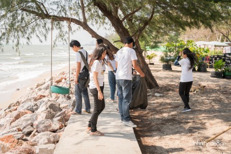 ร่วมด้วยช่วยกันในการเก็บขยะ @ ชายหาดชะอำ จ.เพชรบุรี
