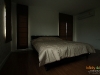 บ้าน สีวลี บางนา ผ้าม่านพับ (ตอนปิดม่าน) ในห้องนอนใหญ่
