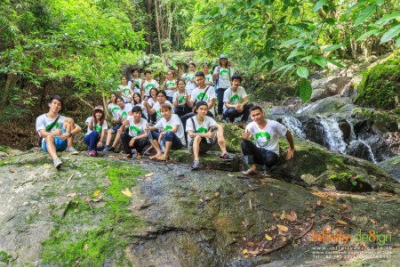 ภาพหมู่เดินป่าเที่ยวชมน้ำตก @ ศูยน์ศึกษาฯ เจ็ดคด-โป่งก้อนเส้า