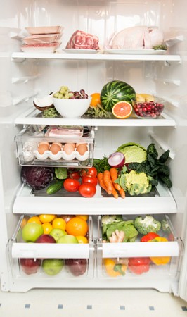 ถอดชิ้นส่วนภายในตู้เย็นมาทำความสะอาด