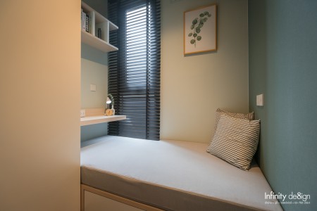 ห้องนอนเล็กตกแต่งด้วยวอลเปเปอร์สีเขียว @ Whizdom Inspire สุขุมวิท