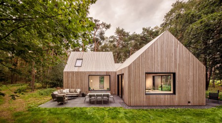 ไอเดียออกแบบบ้านหลังคาหน้าจั่ว : บ้านไม้ตากอากาศ 