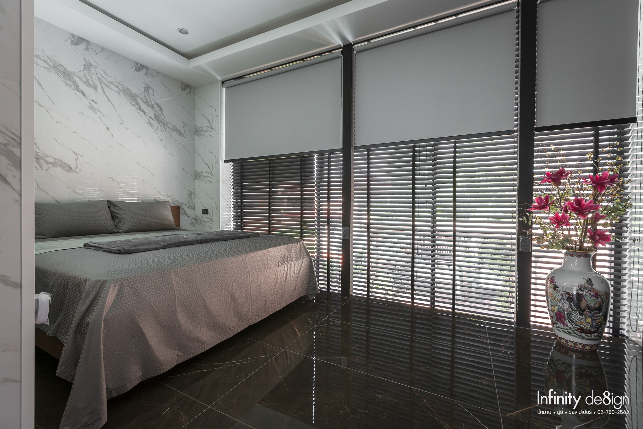ไอเดียการตกแต่งห้องด้วยมู่ลี่สีดำ : ห้องนอน Modern Style