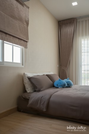 ห้องนอนตกแต่งด้วยผ้าม่านจีบและม่านพับ @ Golden Neo สุขุมวิท-ลาซาล