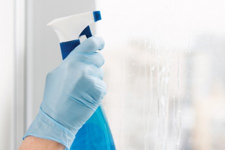 ห้ามเช็ดทำความสะอาดฟิล์มด้วยน้ำยาล้างกระจกที่มีส่วนผสมของสารแอมโมเนีย