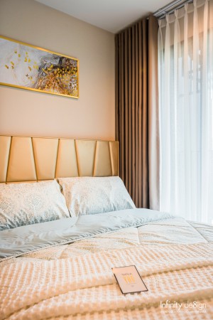 ห้องนอนตกแต่งด้วยผ้าม่าน สีน้ำตาลเข้ม @ Life Ladprao Valley